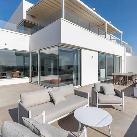 Stunning Corner Penthouse - Prime Location アパート